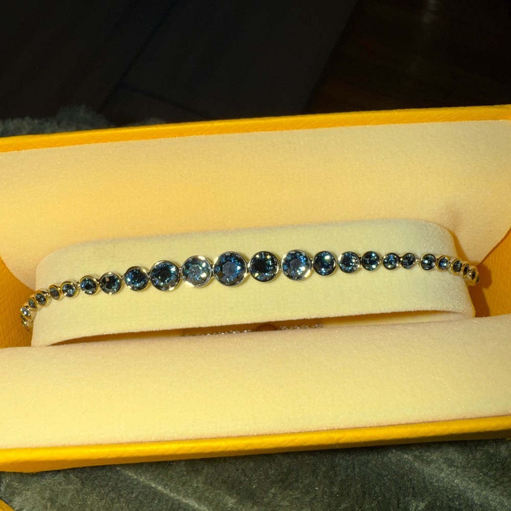 💎 Swarovski Crystal Bracelet | Silver Tone | NWOT Never Worn
